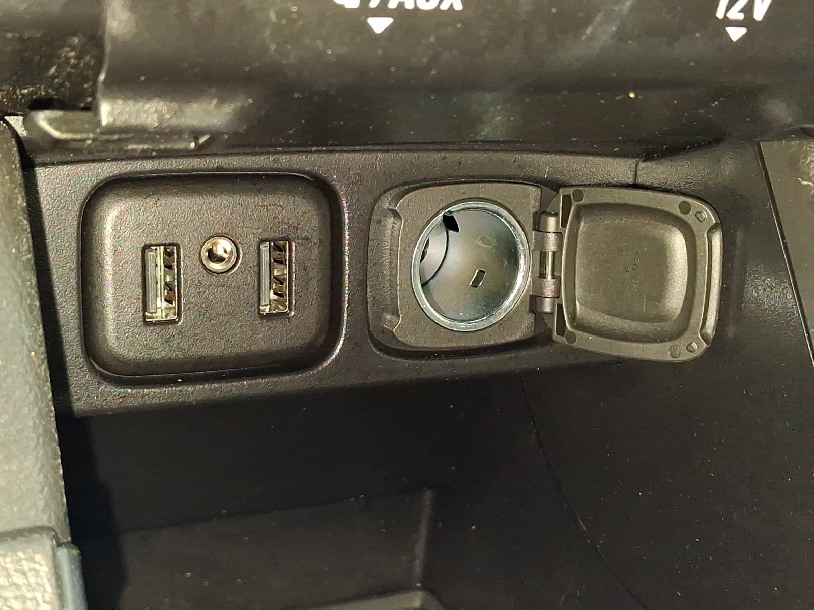 Used 2020 Buick Encore Preferred w/ Safety Package FWD image 28