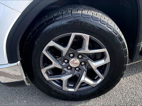 Used 2022 GMC Sierra 1500 SLT w/ X31 Off-Road Package image 8