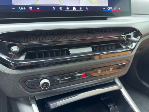 Used 2025 BMW 230i Coupe w/ Premium Package RWD image 28