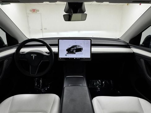 Used 2024 Tesla Model Y Long Range image 17