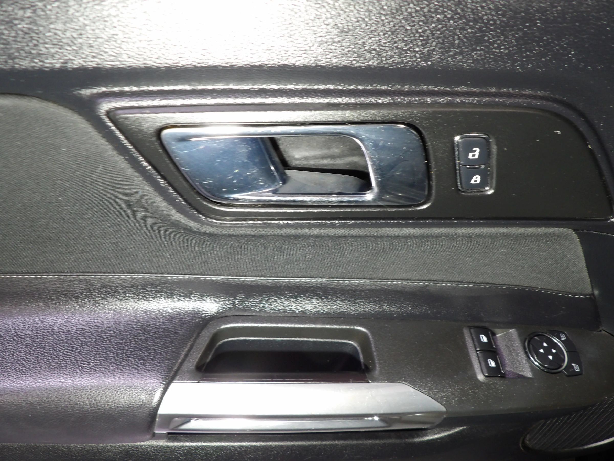 Used 2015 Ford Mustang Coupe RWD image 7