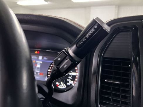 Used 2021 Nissan Titan PRO-4X w/ Pro-4x Convenience Package AWD/4WD image 16