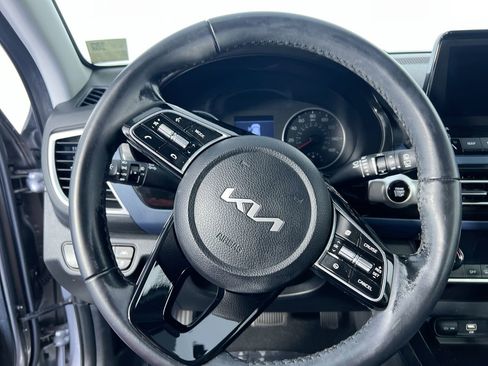 Used 2022 Kia Seltos S FWD image 11
