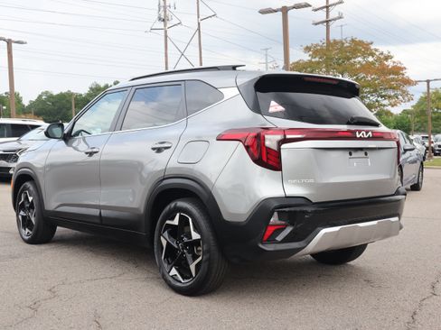 Used 2024 Kia Seltos EX AWD/4WD image 3