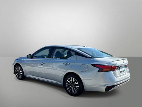 Used 2024 Nissan Altima 2.5 SV FWD image 25