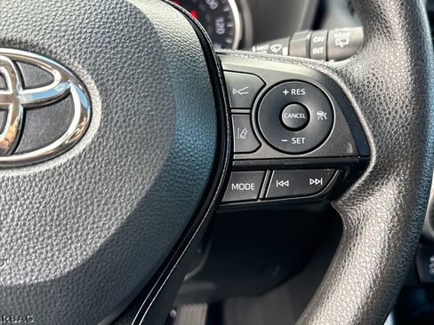 Used 2022 Toyota RAV4 XLE w/ Convenience Package FWD image 17