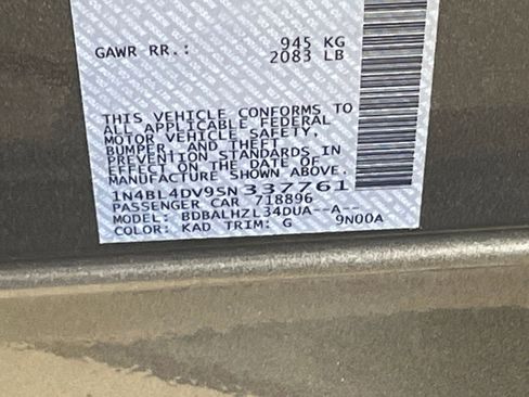 Used 2025 Nissan Altima 2.5 SV FWD image 27
