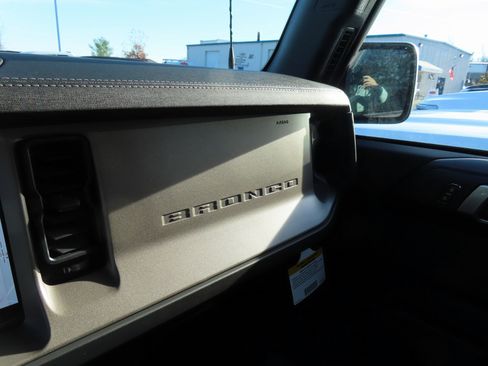 New 2025 Ford Bronco Outer Banks image 12