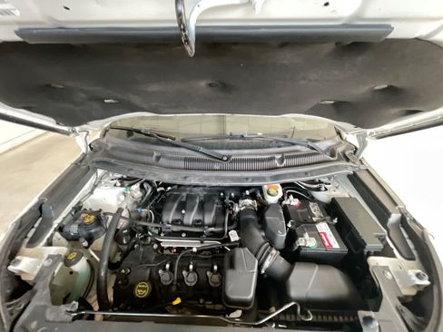 Used 2018 Ford Explorer XLT w/ Equipment Group 202A AWD/4WD image 27