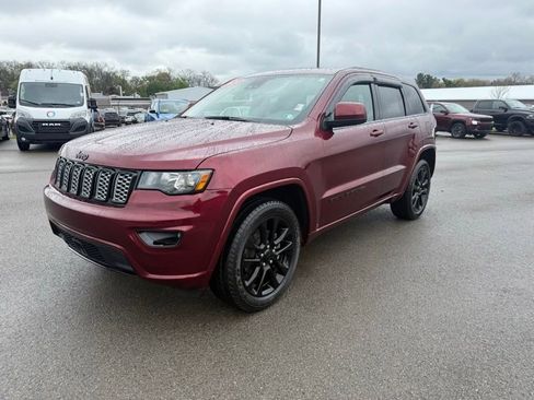 Used 2020 Jeep Grand Cherokee Altitude AWD/4WD image 3
