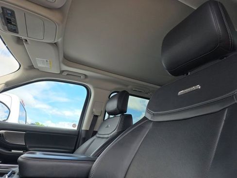 Used 2025 Ford Expedition Platinum AWD/4WD image 6