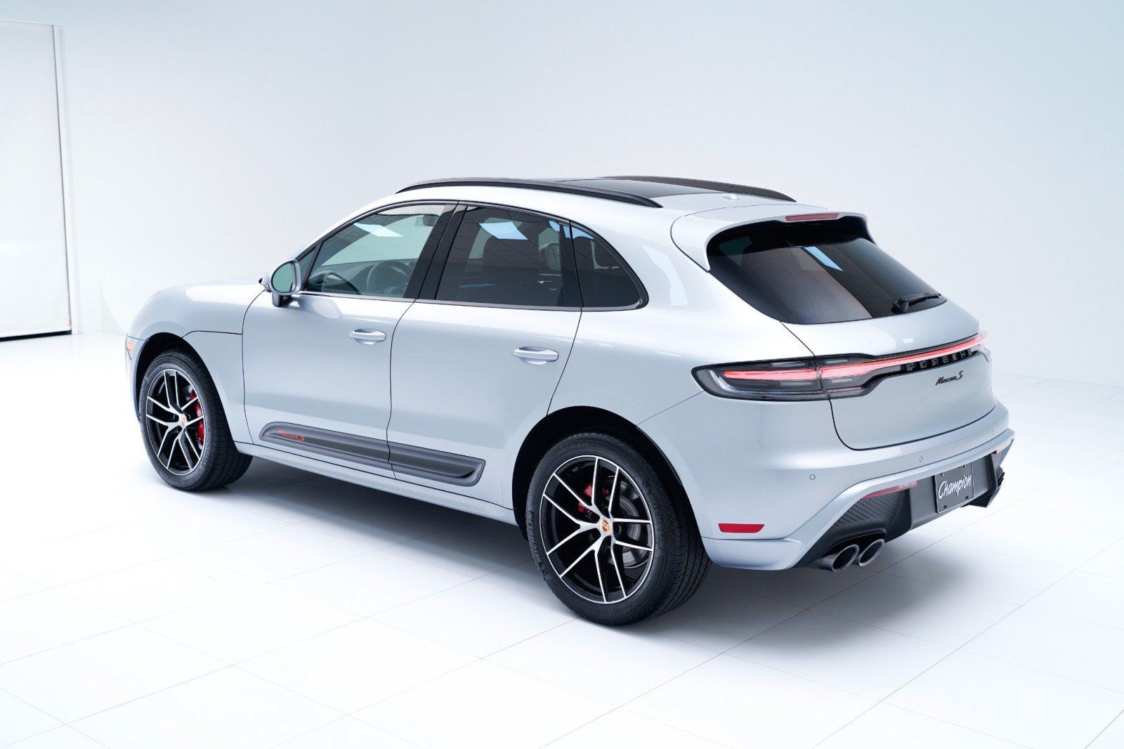 Used 2026 Porsche Macan S AWD/4WD image 3