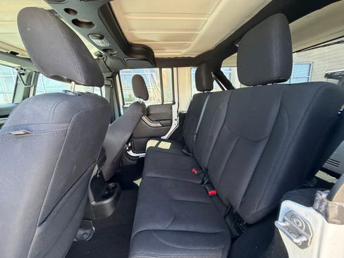 Used 2018 Jeep Wrangler Unlimited Sport S AWD/4WD image 17