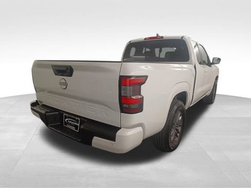 Used 2025 Nissan Frontier SV RWD image 9