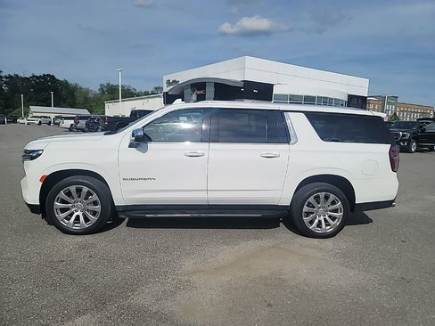 Used 2023 Chevrolet Suburban Premier w/ Advanced Technology Package image 4