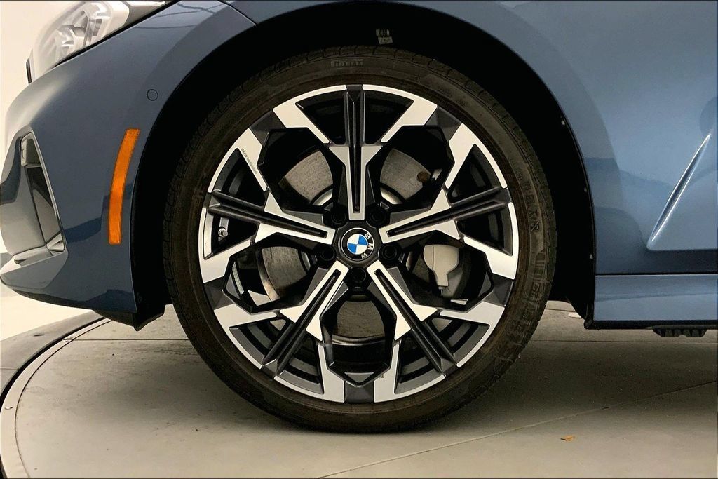 Certified 2025 BMW 330i Sedan RWD image 7