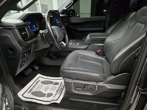 Used 2023 Ford Expedition Platinum image 19