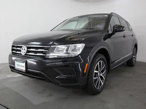 Used 2020 Volkswagen Tiguan SE FWD image 3