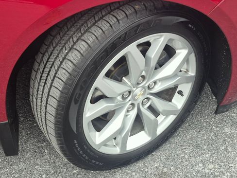 Used 2020 Chevrolet Impala LT w/ LT Convenience Package image 3