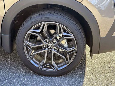 Certified 2025 Nissan Kicks SR w/ Illumination Package image 9