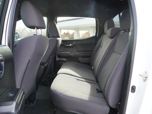 Used 2019 Toyota Tacoma TRD Off-Road image 19