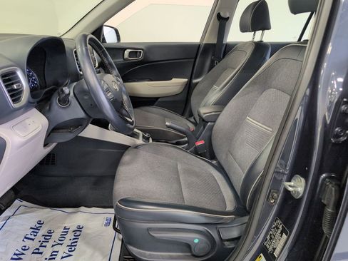 Certified 2021 Hyundai Venue FWD image 10