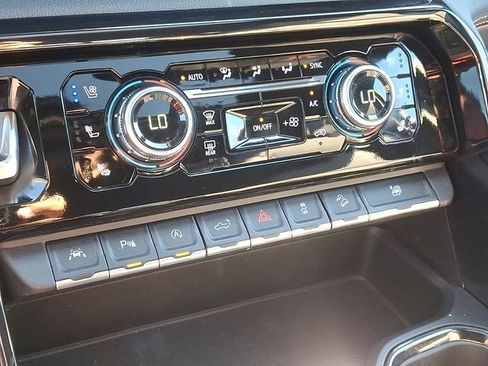 Used 2022 GMC Sierra 1500 AT4 w/ AT4 Premium Package image 17