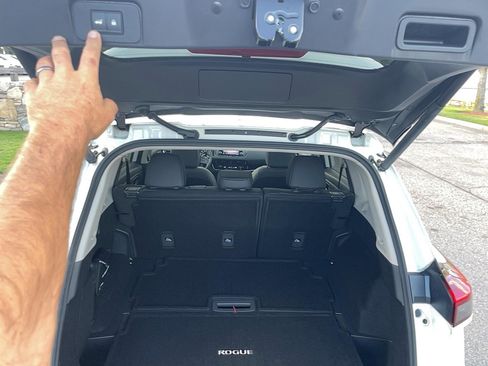 Used 2023 Nissan Rogue SL image 24