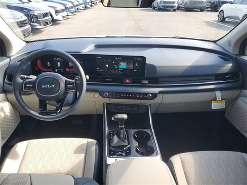 New 2026 Kia Carnival EX image 18