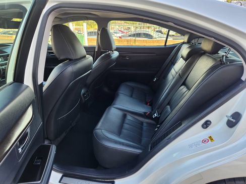 Used 2018 Lexus ES 300h w/ Luxury Package FWD image 10