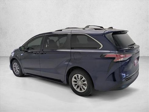 Used 2022 Toyota Sienna LE image 8