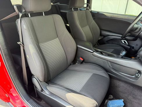 Used 2018 Dodge Challenger SXT RWD image 41