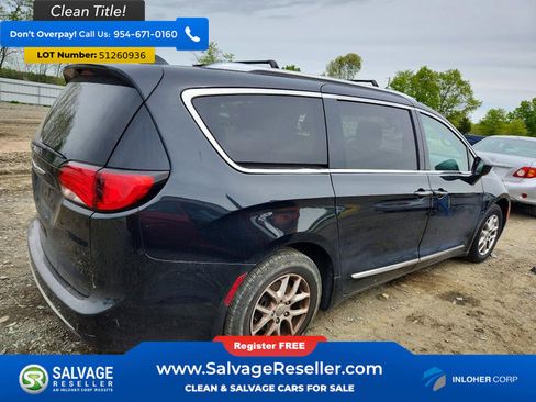 Used 2020 Chrysler Pacifica Touring-L FWD image 4