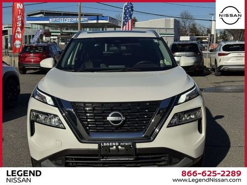 Used 2023 Nissan Rogue SV w/ SV Premium B Package image 2