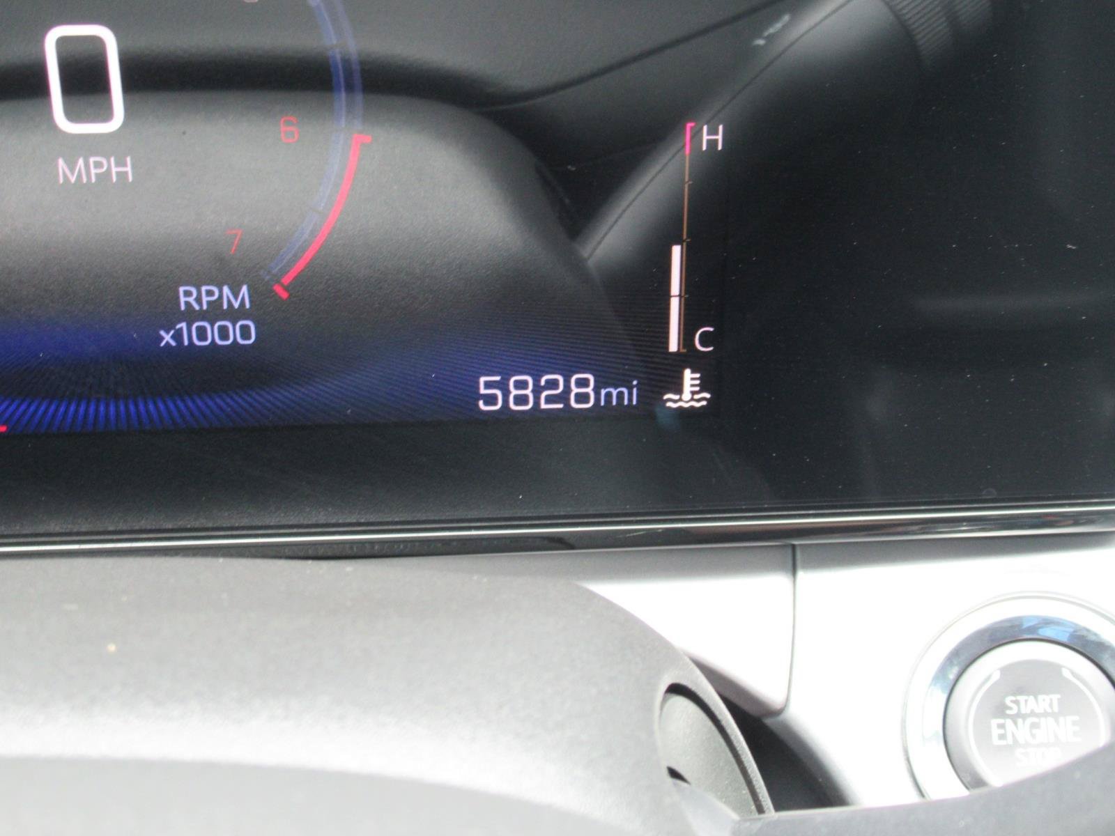 Used 2025 Chevrolet Trax LT w/ Sunroof Package FWD image 32