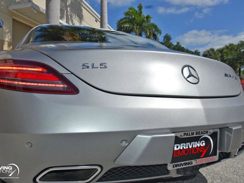 Used 2011 Mercedes-Benz SLS AMG Coupe image 25