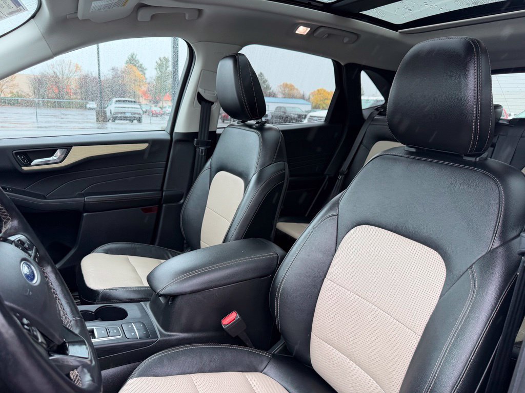 Used 2022 Ford Escape Titanium w/ Titanium Elite Package AWD/4WD image 15