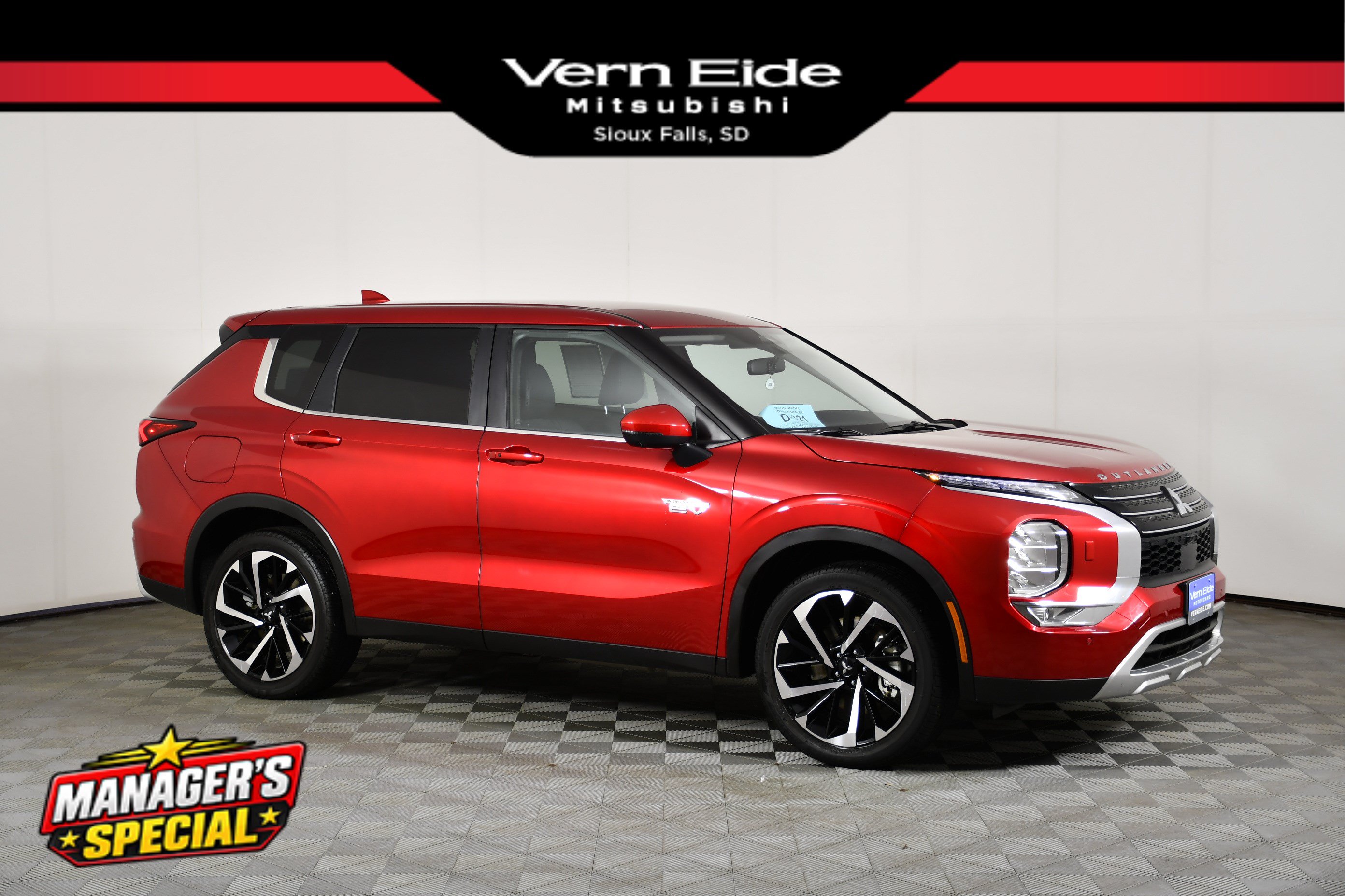 Used 2025 Mitsubishi Outlander SE AWD/4WD image 1