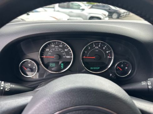 Used 2018 Jeep Wrangler Unlimited Sahara w/ Connectivity Group AWD/4WD image 21