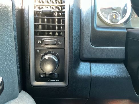 Used 2017 RAM 1500 Express image 31