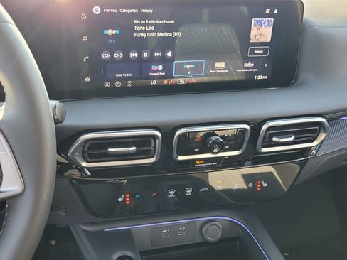 New 2026 Nissan Sentra SV w/ SV Convenience Package FWD image 13