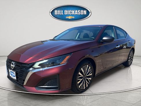 Used 2025 Nissan Altima 2.5 SV FWD image 3