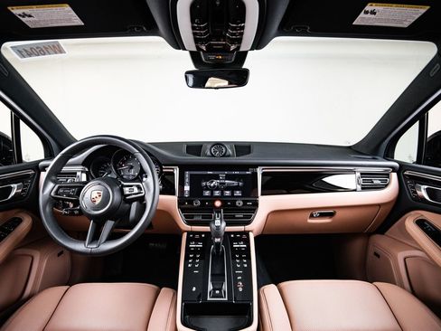 Certified 2026 Porsche Macan AWD/4WD image 24