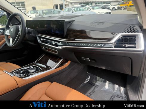 Used 2026 BMW X7 xDrive40i AWD/4WD image 29