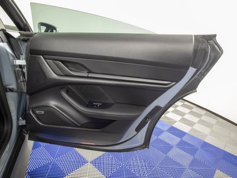 Used 2022 Porsche Taycan image 15