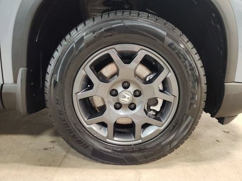 Certified 2025 Honda Pilot TrailSport image 37