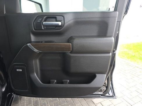 Used 2022 Chevrolet Silverado 1500 LT Trail Boss w/ Convenience Package II image 9