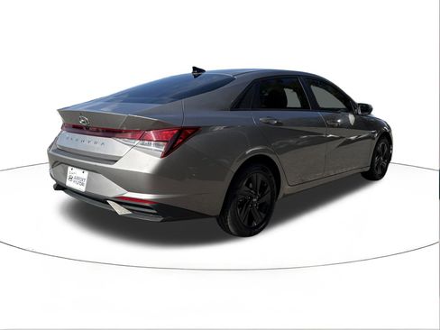 Certified 2022 Hyundai Elantra SEL image 3