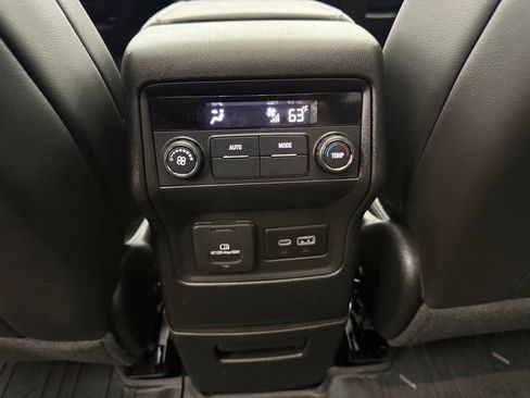 Used 2023 GMC Acadia SLT AWD/4WD image 40