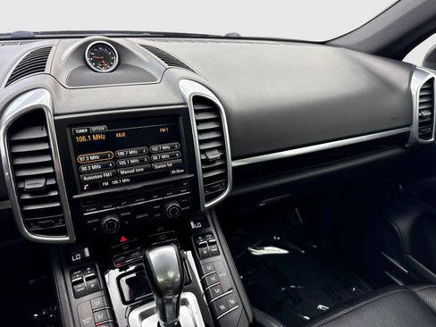 Used 2016 Porsche Cayenne AWD/4WD image 24
